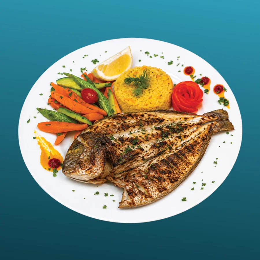 鯛（養殖） — 養殖の鯛を一尾丸ごと。身はきめ細かく繊細です。 · Sphère Restaurant by Léa, Kouba, Alger