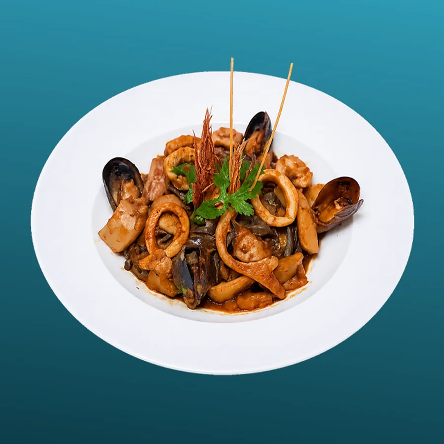 シーフードスパゲッティ — スパゲッティと魚介のミックスをトマトソースで。 · Sphère Restaurant by Léa, Kouba, Alger